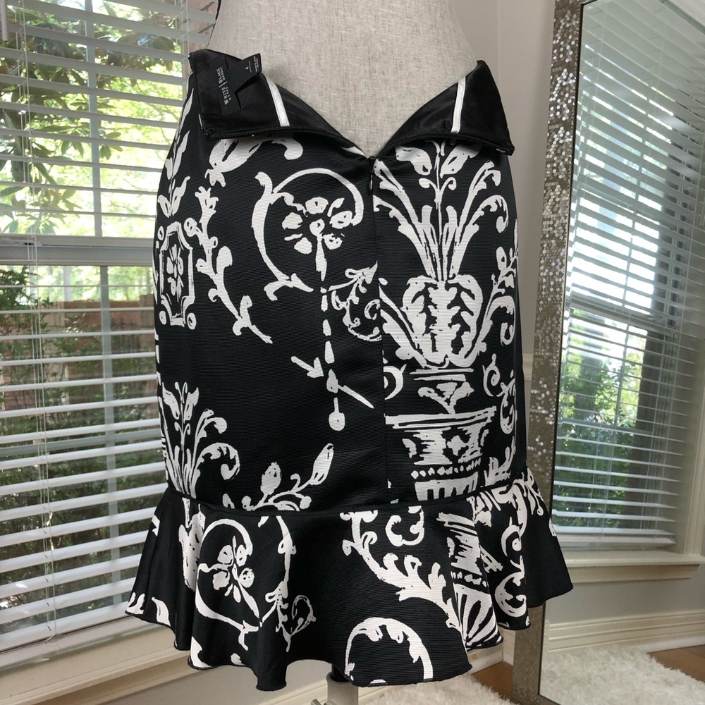 White House Black Market Skirt 4 EUC - Picture 13 of 14